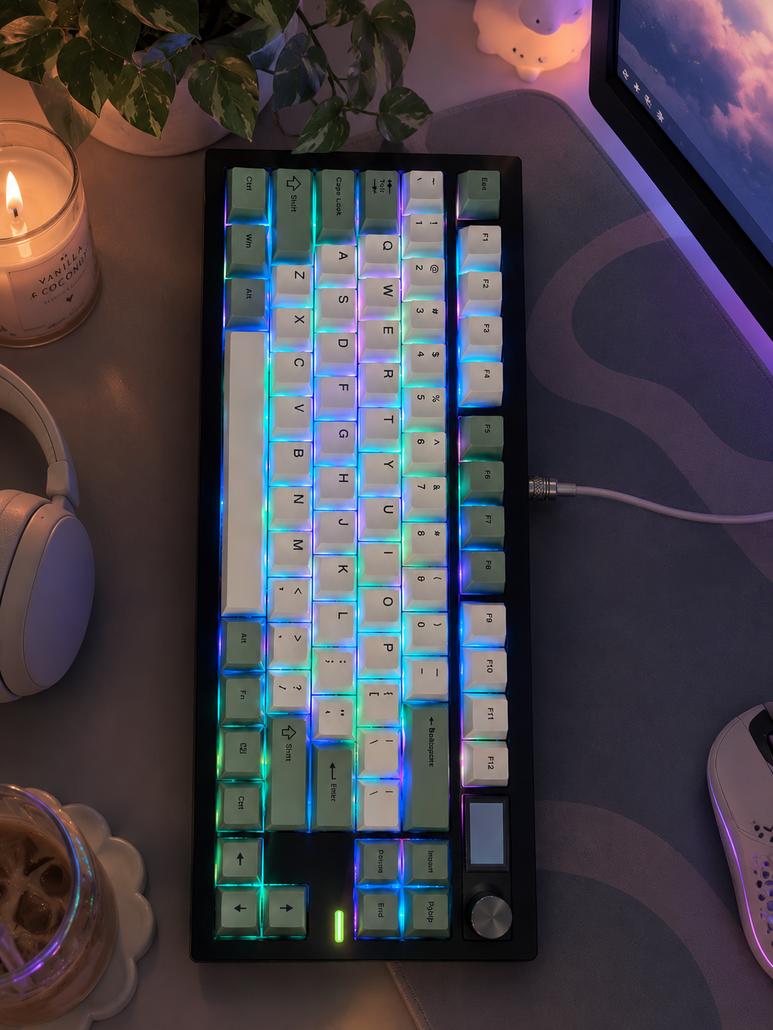 Aurora TKL, a custom keyboard built by the KeebsforWater team